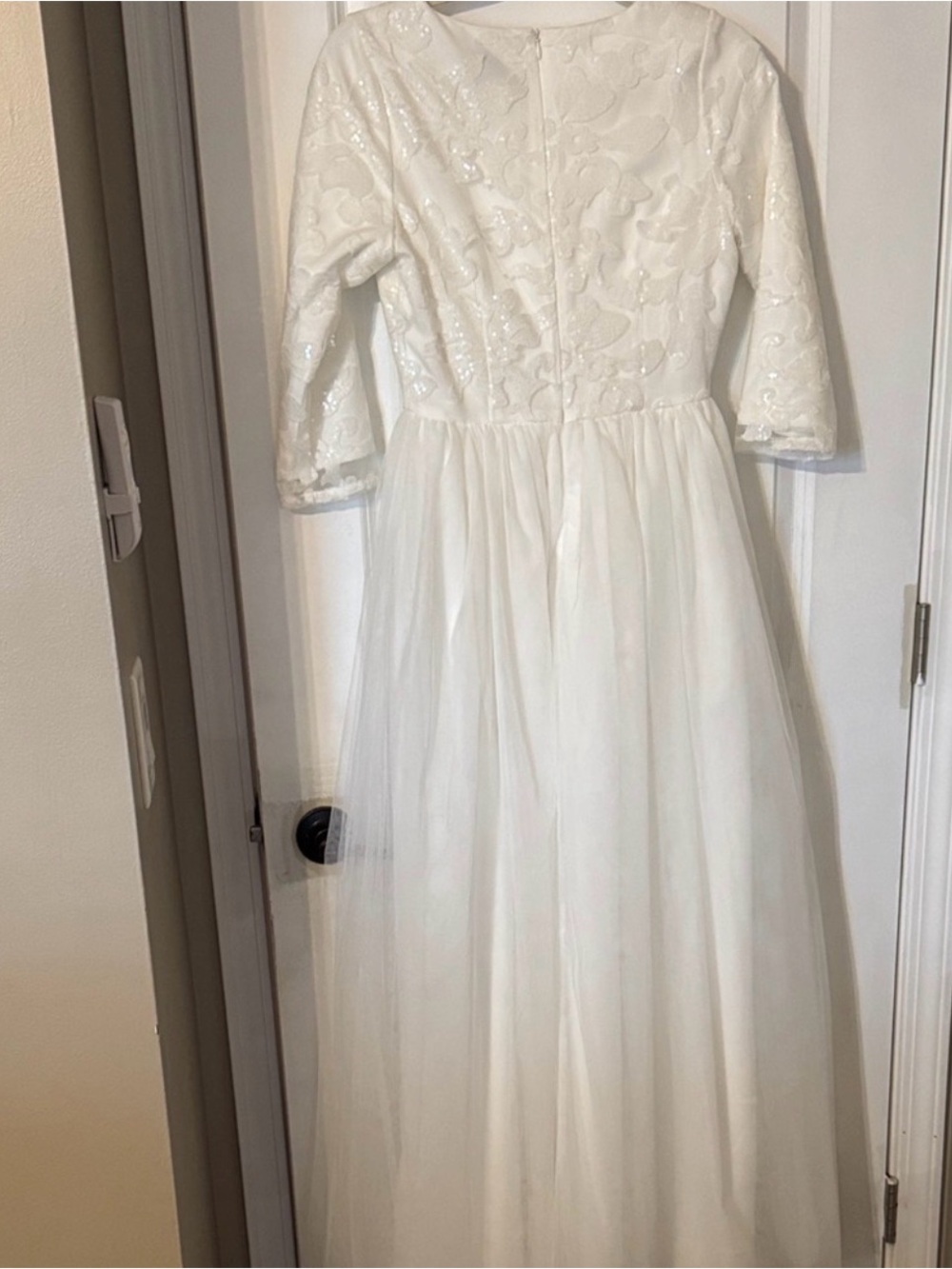Affordable modest Dainty Jewells wedding dress - Picture 2 of 9